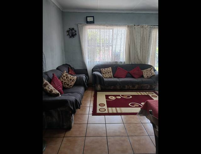 3 BEDROOM FREEHOLD FOR SALE IN PARADISE